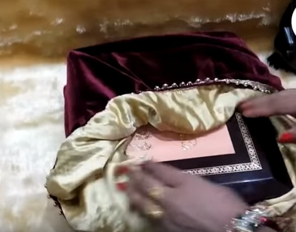 শোনা যাচ্ছে, ডিসেম্বরেই নাকি বিয়ের আসর বসবে আকাশ অম্বানীর। এই মুহূর্তে রিলায়্যান্স জিও-র বোর্ড মেম্বারদের মধ্যে অন্যতম তিনি।