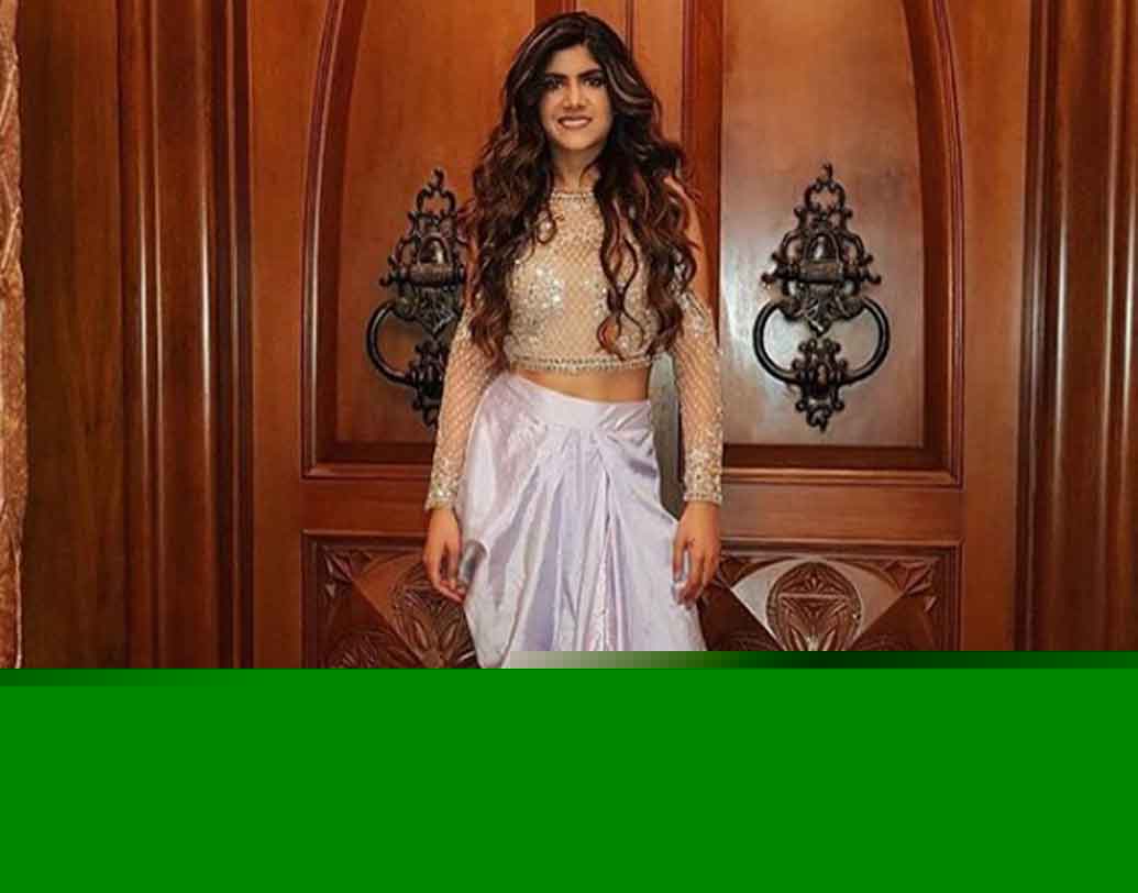 অনন্যা নামকেও সার্থক করে তুলেছেন তিনি। ব্যবসার পাশাপাশি অনন্যা এক জন পেশাদার গায়িকা।