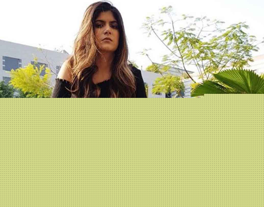 গান আর ব্যবসার পাশাপাশি ফ্যাশন নিয়েও যথেষ্ট সচেতন এই নেক্সট জেন বিড়লা। অনন্যার সোশ্যাল অ্যাকাউন্ট দেখলেই তার প্রমাণ মেলে।