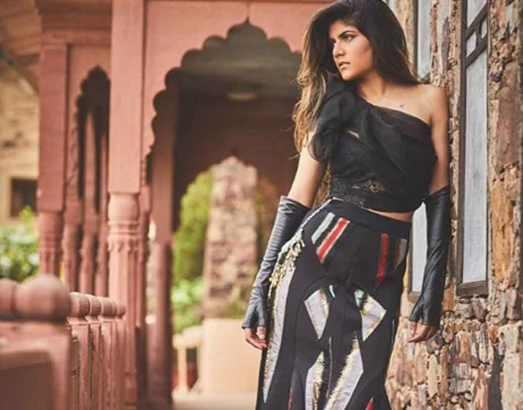 অনন্যার মতে, নিজেকে সুন্দর করে এক্সপ্রেস করার নামই ফ্যাশন। তাঁর মতে, ফ্যাশনের মাধ্যমে নিজের অনুভূতিকেও সঠিকভাবে প্রকাশ করা যায়।