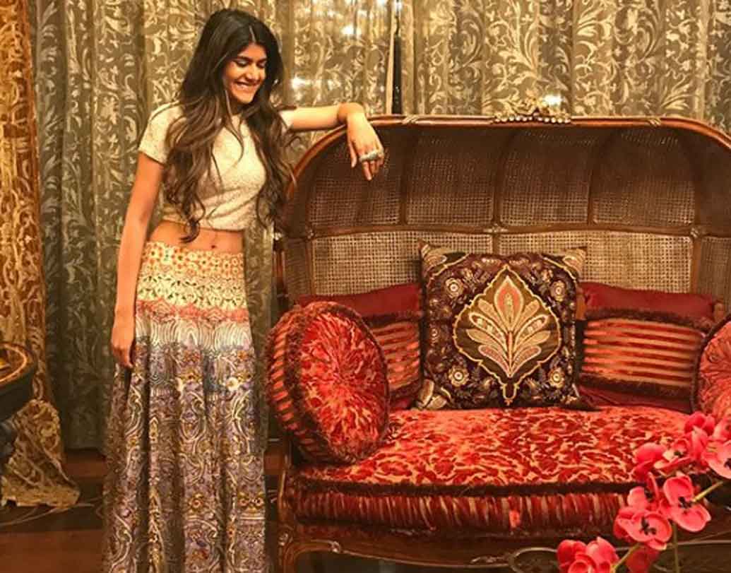 অনন্যার কাছে আদর্শ ফ্যাশন আইকন— ভিক্টোরিয়া বেকহ্যাম ও অ্যাঞ্জেলিনা জোলি।