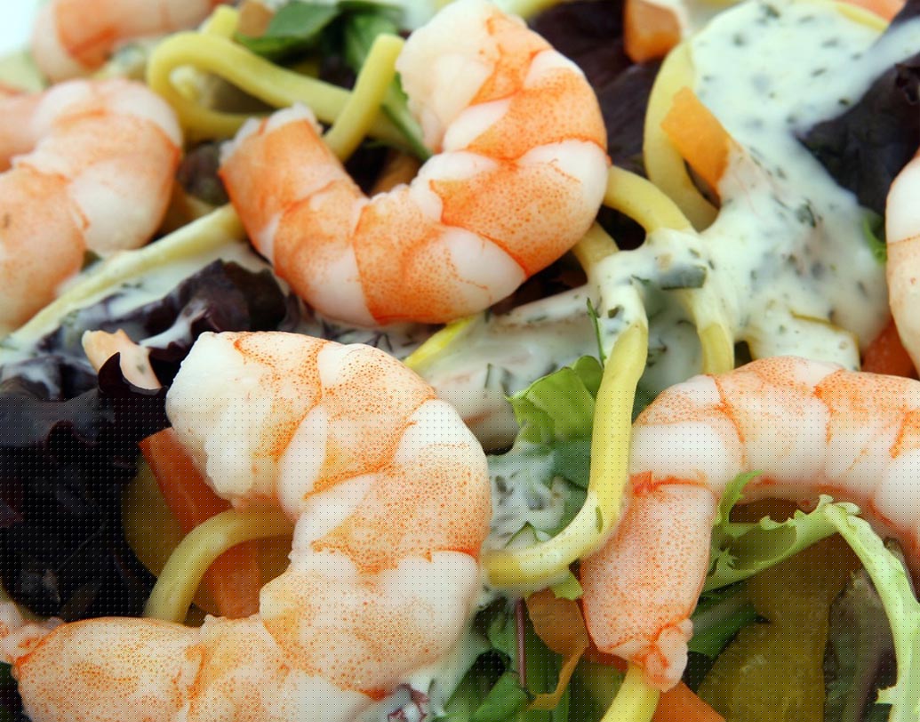 বি ভিটামিন: চুলের স্বাস্থ্য রাখতে অত্যন্ত জরুরি বি ভিটামিন বায়োটিন। যা স্ক্যাল্পে লোহিত রক্তকণিকার সংখ্যা বাড়ায়। ফলে অক্সিজেন সঞ্চালনে সাহায্য করে।