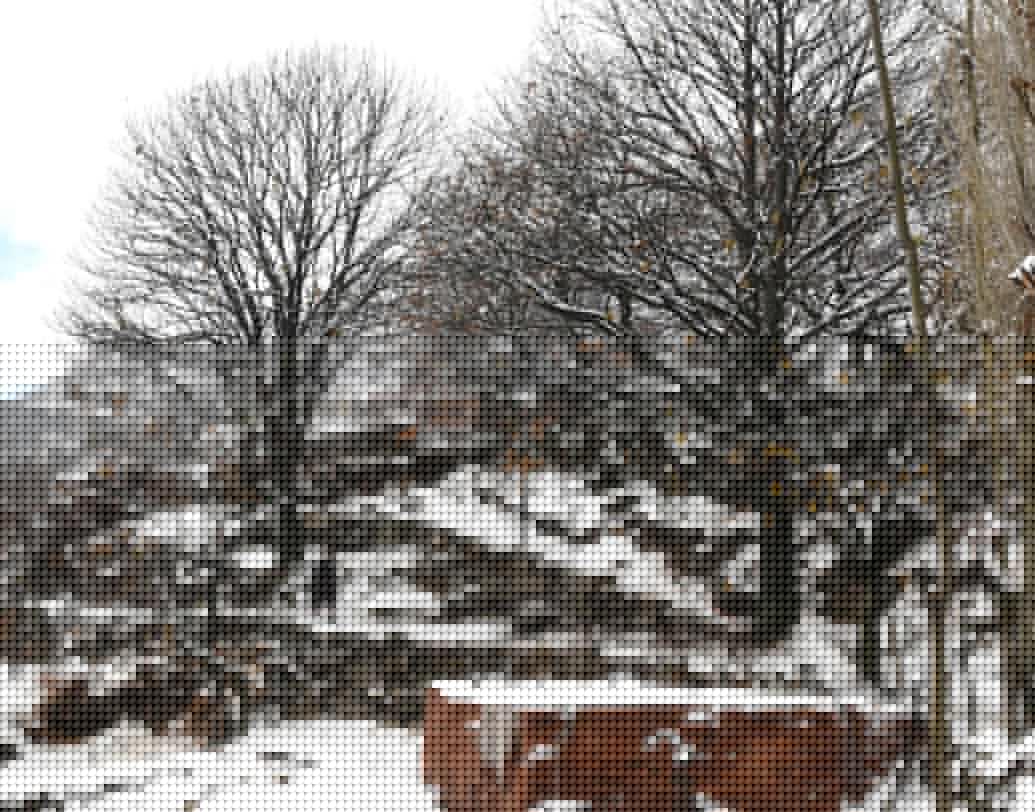 আবহাওয়া দফতর জানিয়েছে, হঠাৎ করে আসা পশ্চিমী ঝঞ্ঝার কারণেই আগামী কয়েক দিনও উপত্যকায় তুষারপাত এবং বৃষ্টির সম্ভাবনা রয়েছে। সেই সঙ্গে পাল্লা দিয়ে কমবে তাপমাত্রাও। বৃহস্পতিবার গুলমার্গের তাপমাত্রা ছিল মাইনাস ৯.৮।