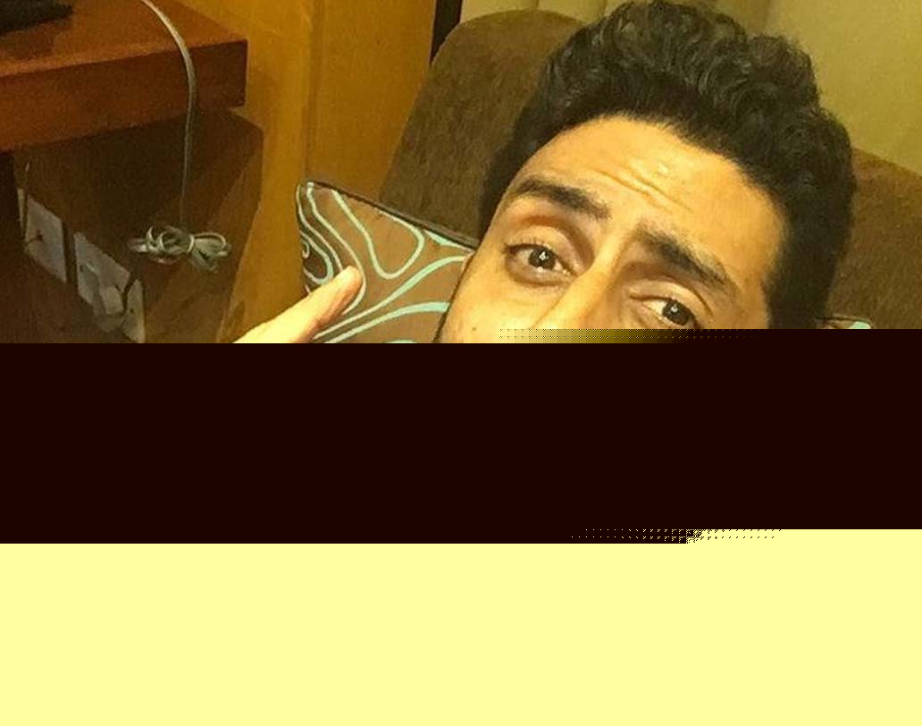 বাবা অমিতাভের পাশাপাশি ছেলে অভিষেকও রেকর্ডের মালিক। একটি ছবির প্রচারে সবচেয়ে বেশি বার পাবলিক অ্যাপিয়ারেন্সের কারণে অভিষেক বচ্চনের রেকর্ড রয়েছে। ‘দিল্লি সিক্স’ ছবির প্রচারের সময় ১২ ঘণ্টায় প্রাইভেট জেট নিয়ে প্রায় ১৮০০ কিলোমিটার যাতায়াত করেছিলেন তিনি।