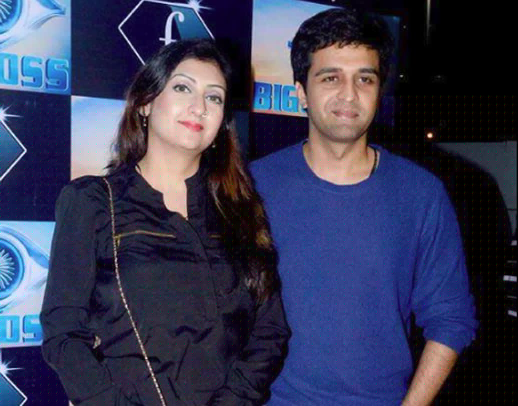 জুহি পারমার-সচিন শ্রফ: টেলিভিশনের ‘হট কাপল’ জুহি এবং সচিন বিয়ে করেছিলেন ২০০৯ সালে। শোনা গিয়েছে, নানা সমস্যার কারণে গত এক বছর ধরে তাঁরা আলাদা থাকেন। তাঁদের চার বছরের মেয়ে সামাইরা থাকে মায়ের সঙ্গেই।