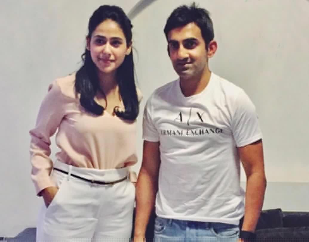 জানেন কী, মানুষী ছাড়াও অনেক নামী দামি ব্যক্তিত্বও নমামীর ক্লায়েন্ট? গৌতম গম্ভীর এবং অস্ট্রেলিয়ার প্রাক্তন ক্যাপ্টেন মাইকেল ক্লার্কও তাঁর থেকে ফিটনেস টিপস নেন।