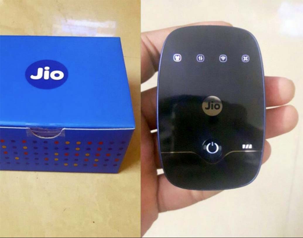 চলতি বছরের সেপ্টেম্বরেই জিওফাই-এর দাম কমিয়ে ৯৯৯ টাকা করেছিল রিলায়্যান্স। তার প্রায় মাস তিনেক পরে দাম কমাল এয়ারটেল।