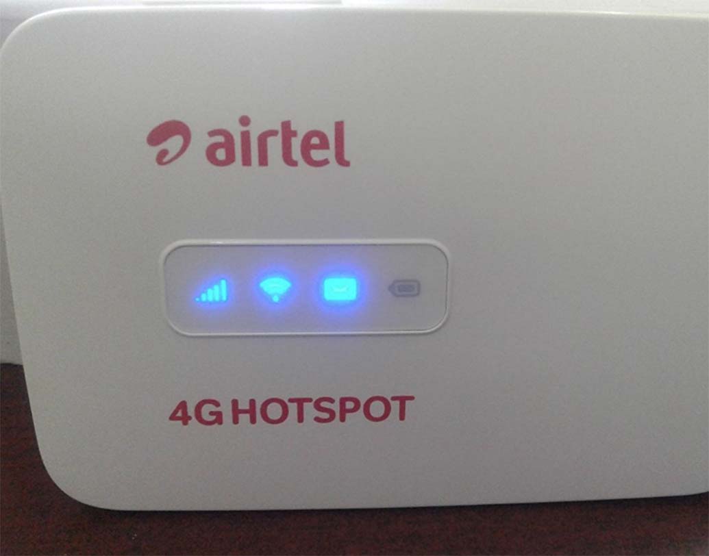 রিলায়্যান্স জিও-কে কড়া টক্কর দিতে এ বার হটস্পটের দাম কমাল এয়ারটেল। জিওফাই-এর মতোই এয়ারটেলের ৪-জি হটস্পট পোর্টেবল ডিভাইসের দাম এখন কমে দাঁড়িয়েছে ৯৯৯ টাকায়।