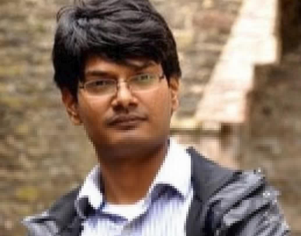 কৌশল কে বিদ্যার্থী: ২০০৮-এ টিম-রাহুলে যোগ দেন। তাঁর কোর টিমের অন্যতম প্রধান সদস্য। অক্সফোর্ড বিশ্ববিদ্যালয় থেকে স্নাতক। পড়াশোনা করেছেন আরবান প্ল্যানিং নিয়ে। উত্তরপ্রদেশে মহিলা স্বনির্ভর গোষ্ঠীর আন্দোলনে জড়িত ছিলেন। রাহুলের অ্যাপয়েন্টমেন্ট ঠিক করা এবং তাঁর ভাষণের জন্য স্ক্রিপ্ট তৈরি করেন কৌশল।