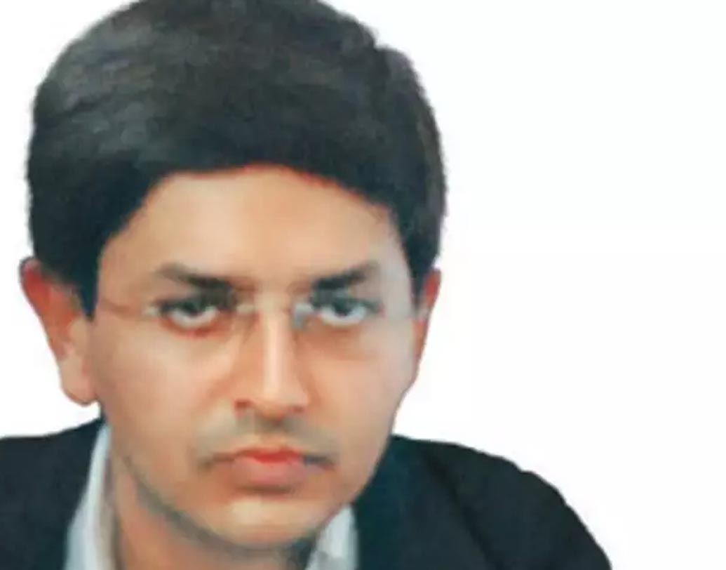 কনিষ্ক সিংহ: কম্পিউটার ইঞ্জিনিয়ার। ব্যাঙ্কের কাজ ছেড়ে ২০০৩-এ রাজনীতিতে প্রবেশ করেন। শীলা দীক্ষিতের হয়ে প্রচার করেছিলেন। ২০০৪-এ আউটলুক ম্যাগাজিনে লেখা তাঁর একটি আর্টিকল জীবনের মোড় ঘুরিয়ে দিয়েছিল। তাঁর তীক্ষ্ণ বুদ্ধি রাহুলের নজর কেড়েছিল। ২০০৪-এ অমেঠী থেকে রাহুল জেতার পর থেকেই তাঁর সঙ্গী হিসাবে রয়েছেন কনিষ্ক।