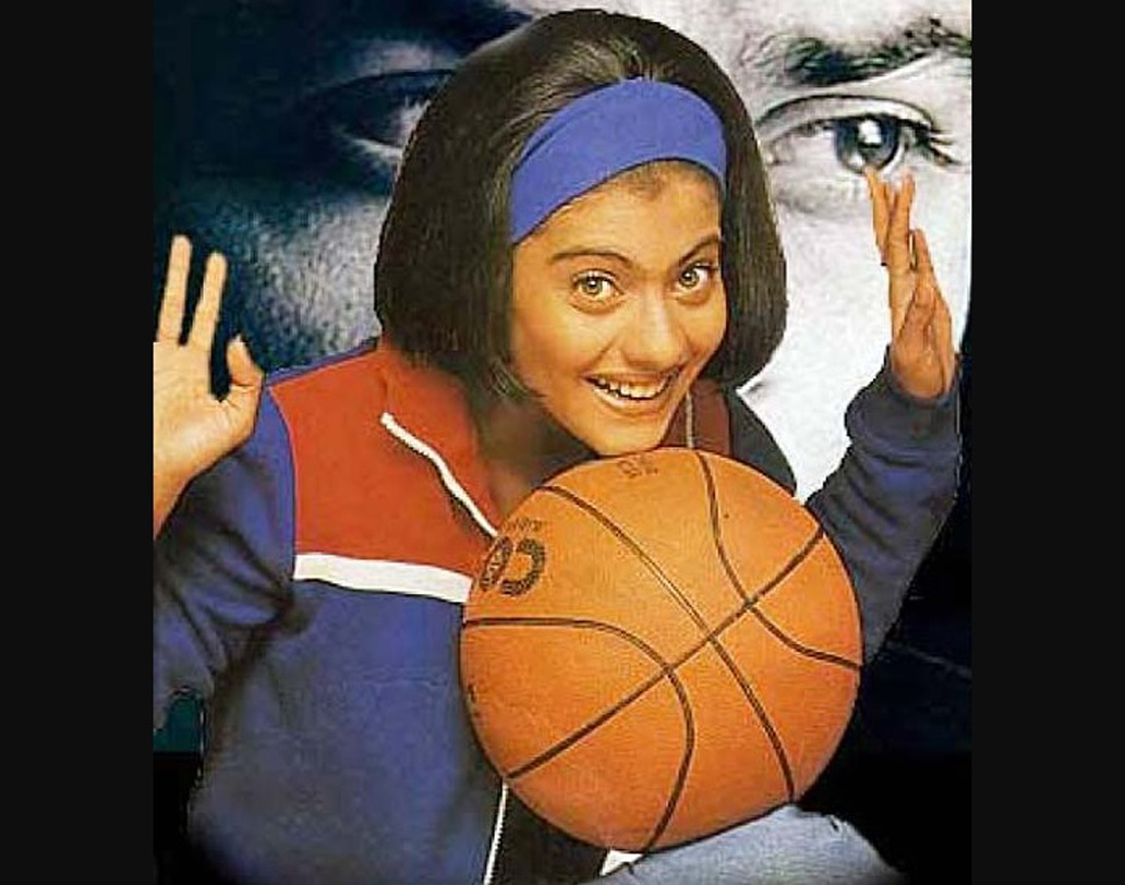 ‘কুছ কুছ হোতা হ্যায়’ দর্শকদের অনেক নতুন জিনিস উপহার দিয়েছে। তা সে ফ্রেন্ডশিপ ব্যান্ড হোক, কিংবা কাজলের কাপড়ের হেয়ারব্যান্ড। এই ছবি মুক্তির পর, কাজলের এই হেয়ারস্টাইল অসম্ভব জনপ্রিয় হয়েছিল। ড্রেসের সঙ্গে ম্যাচ করে বা কনট্রান্স করে কাপড়ের হেয়ারব্যান্ড কিন্তু আজও ফ্যাশনে ‘ইন’। ছোট-বড়-মাঝারি, যে কোনও চুলে।