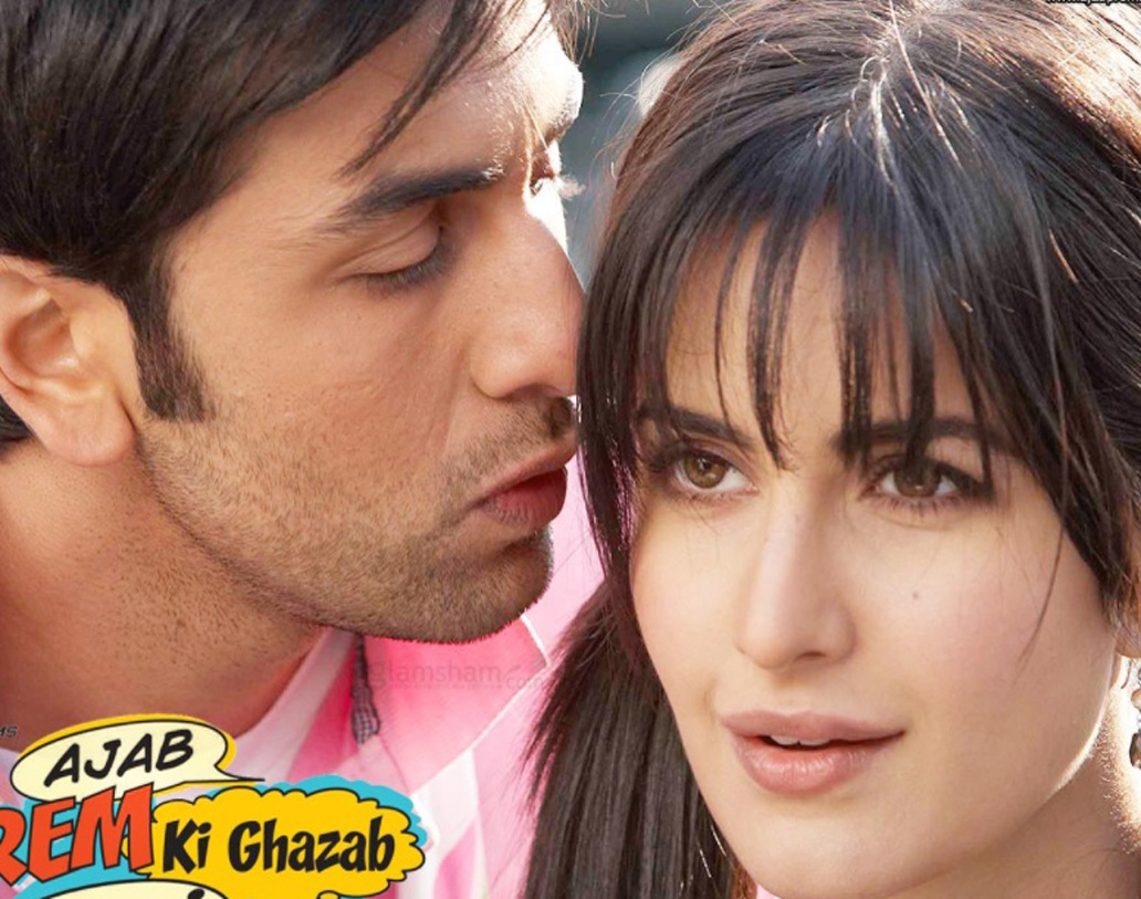 ক্যাটরিনা কইফের স্টাইল হাজার হাজার ফ্যানের মন জয় করেছে। রণবীর কপূরের সঙ্গে তাঁর ‘আজব প্রেম কি গজব কাহানি’ ছবিতে কপালের উপর এই ফ্রিঞ্জ কিন্তু আজও সমান ভাবে ‘হিট’। এর নামই হয়ে গিয়েছে ‘ক্যাট ফ্রিঞ্জ’।