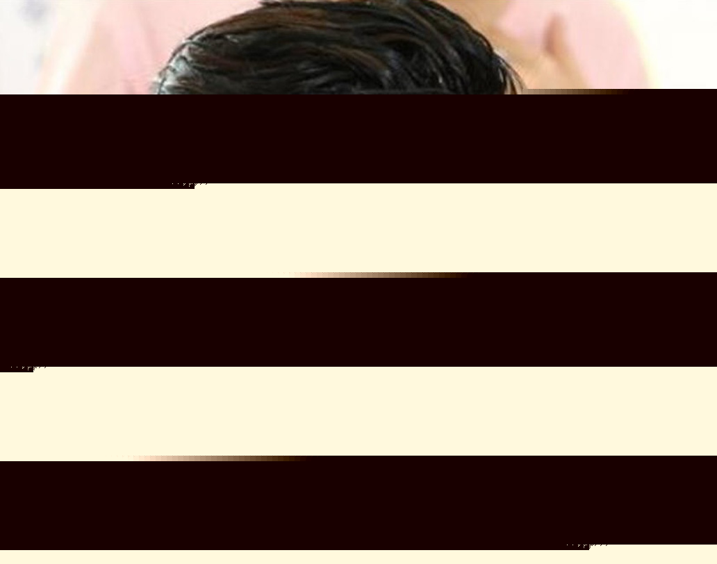 শাহরুখ খানের স্টাইল নিয়ে নতুন করে বলার থাকে না। তিনি নিজেই বারংবার নিত্যনতুন ফ্যাশন স্টেটমেন্ট তৈরি করেন। ‘ডন’-এর লুকে শাহরুখের এই পনিটেল হেয়ারস্টাইলও তেমনই। আজও অন্যতম ফেভারিট।