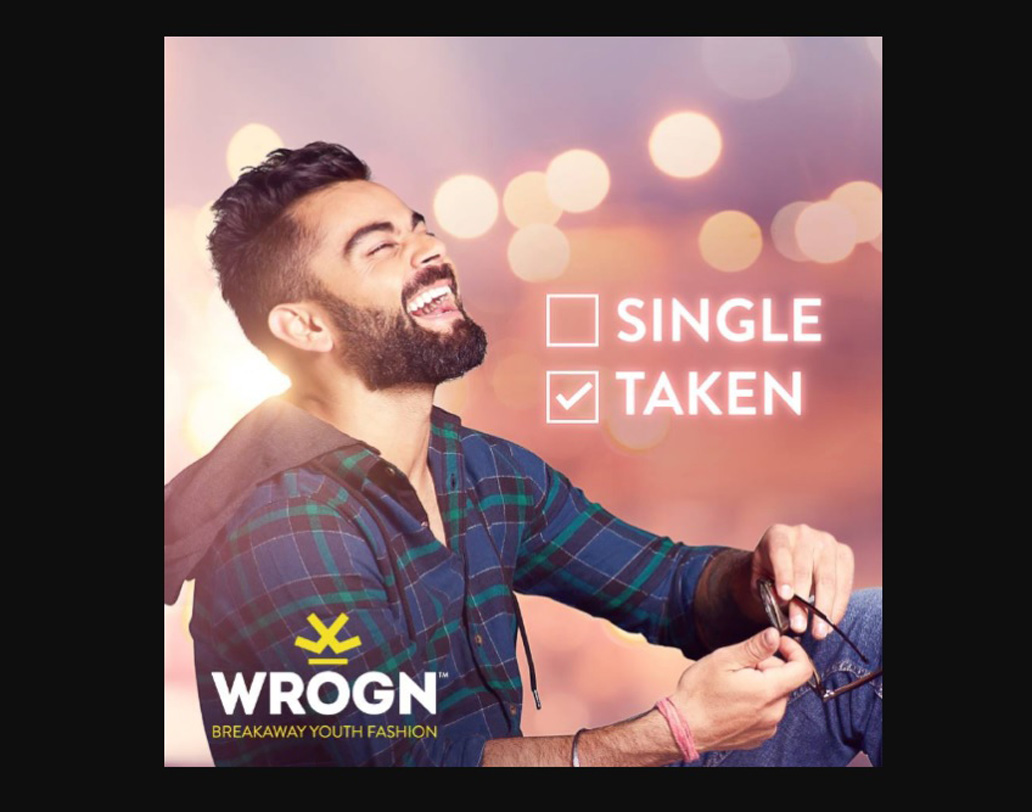 পোশাক প্রস্তুতকারী আরেকটি সংস্থা ‘রঙ্গ’-এর বিজ্ঞাপনে বিরাটের এই বাঁধভাঙা হাসির ছবি ব্যবহার করে শুভেচ্ছা জানানো হয়েছে।