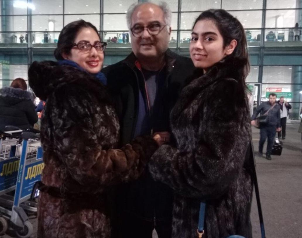 ‘মিস্টার ইন্ডিয়া’র তিরিশ বছর পর ফের ‘মম’ ছবি নিয়ে রাশিয়ায় গিয়েছেন শ্রীদেবী। সম্প্রতি সেখানে হয়ে গেল ছবির প্রিমিয়ার। দর্শকদের কাছে ছবির প্রশংসা পেয়ে আপ্লুত শ্রী।