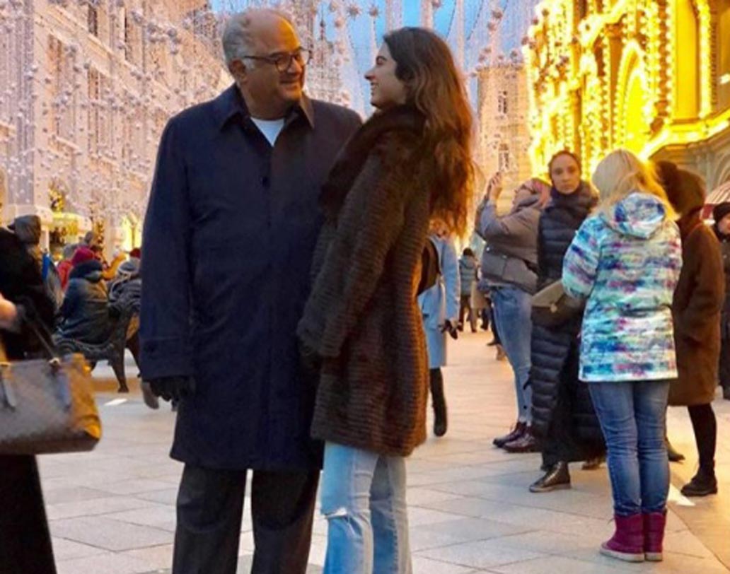 ছবির ক্যাপশনে শ্রী লিখেছেন, ‘মিসিং জানু’! কিন্তু কে এই জানু?