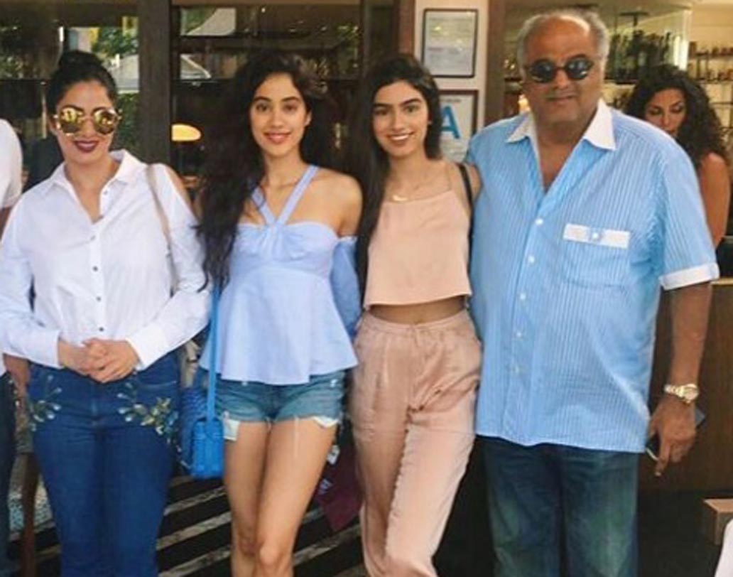 আগামী বছর বলিউডে পা রাখছে মেয়ে। ছবির শুটিং নিয়ে ব্যস্ত থাকায় তাই, পরিবারের সঙ্গে মস্কো সফরে যেতে পারেননি জাহ্নবী।