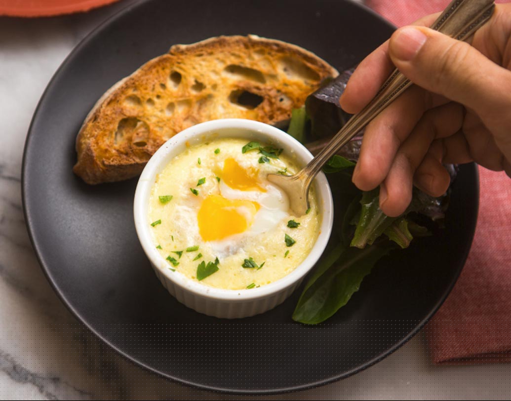 ফ্রান্স: এগ এন কোকোত্তে: ফ্রান্সে এই পদের খুব চল রয়েছে। একেবারেই মশলা ছাড়া স্টিমড এগই হল এগ এন কোকোত্তে।