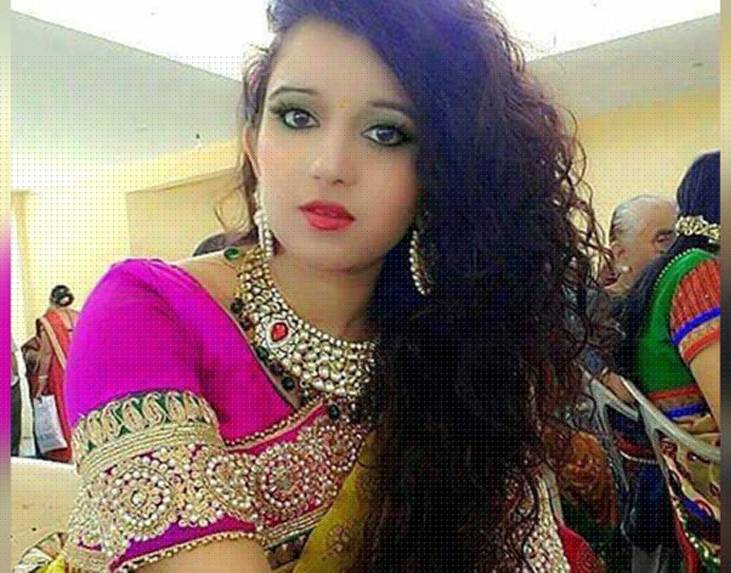 পেশায় তিনি একজন ম্যানেজমেন্ট কনসালট্যান্ট।