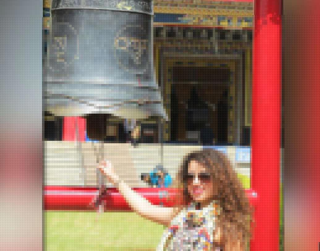 রাজনীতির আবহেই বড় হয়েছেন শ্বেতা। বাবা নরেন্দ্র ব্রহ্মভট্টও দীর্ঘদিন ধরে রাজনীতির সঙ্গে যুক্ত। ২০০০ সালে আমদাবাদ পুরসভার ভোটে কংগ্রেসের টিকিটে লড়েও ছিলেন তিনি।