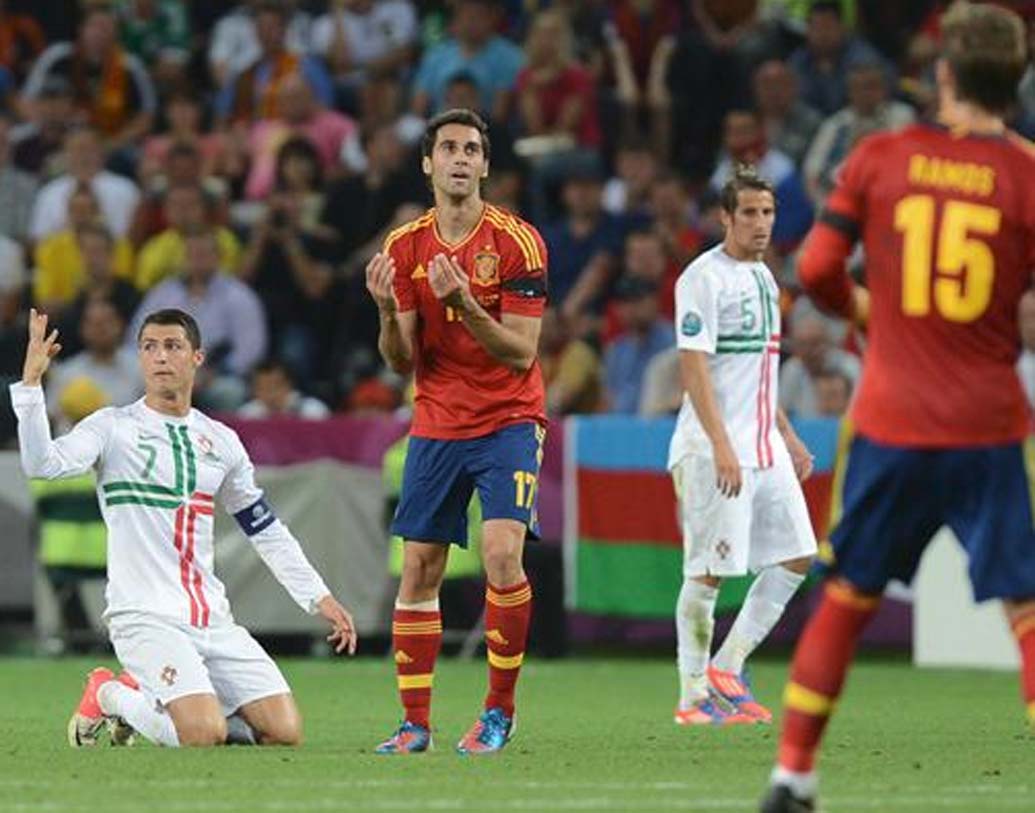 পর্তুগাল বনাম স্পেন: বিশ্ব ফুটবলের শক্তিশালী এই দুই দেশের লড়াই গ্রুপ লিগের অন্যতম আকর্ষণ। গ্রুপ বি-এর স্পেন বনাম পর্তুগাল ম্যাচের অপেক্ষায় ইতিমধ্যে প্রহর গুনতে শুরু করেছেন ফুটবল প্রেমীরা।