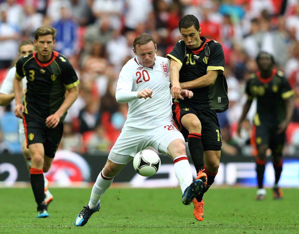 ইংল্যান্ড বনাম বেলজিয়াম: ইউরোপীয় ফুটবলের অন্যতম দুই শক্তিশালী দল ইংল্যান্ড এবং বেলজিয়াম। সদ্য সমাপ্ত অনূর্ধ্ব-১৭ বিশ্বকাপ জিতেছে ইংল্যান্ড। ছোটদের মতো বড়দের বিশ্বকাপও জিততে মরিয়া ব্রিটিশ দলটি। ফলে গ্রুপ জি-তে বেলজিয়ামের বিরুদ্ধে এই ম্যাচ অন্য নজরে দেখেছেন ফুটবল প্রেমীরা।