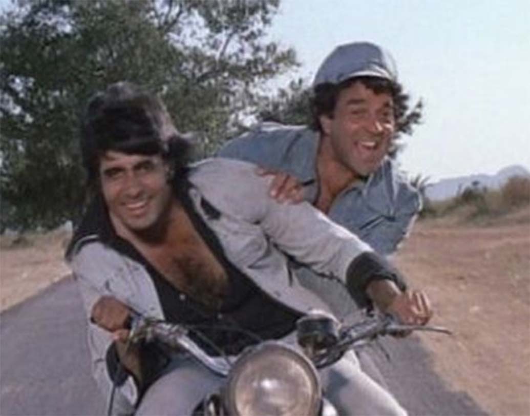 বলিউডের সুপার-ডুপার ফিল্মের তালিকা তৈরি হলে রমেশ সিপ্পির ‘শোলে’ বেশ উপরের দিকেই থাকবে। এক সময় এক টানা পাঁচ বছর চলেছিল জয়-বীরুর এই কাহিনি। সাড়ে ৫ কোটিরও বেশি টিকিট বিক্রি হয়েছিল ‘শোলে’র।