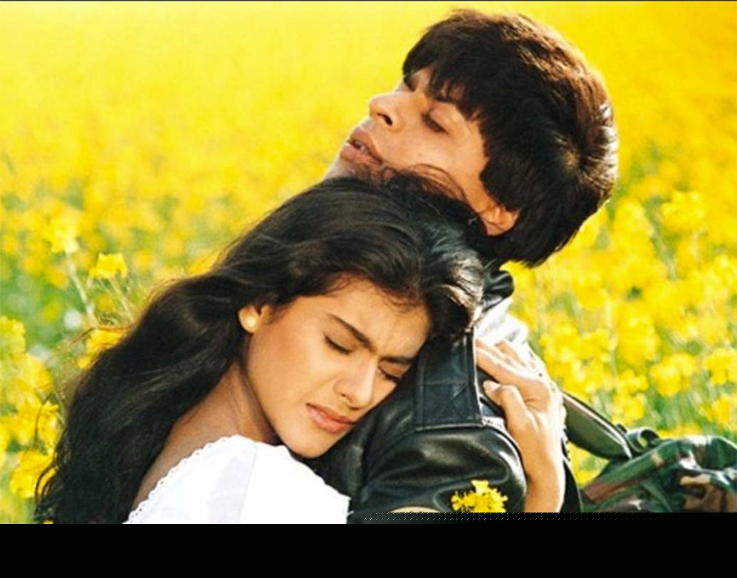 বছর কুড়ি আগে সিলভার স্ক্রিনে ইতিহাস লিখেছিল ‘দিলওয়ালে দুলহানিয়া লে জায়েঙ্গে’। শাহরুখ খান আর কাজলের অনস্ক্রিন রোম্যান্সে তখন প্রায় সকলেই মেতে ছিলেন। প্রায় ৫ কোটি টিকিট বিক্রি হয়েছিল ‘দিলওয়ালে...