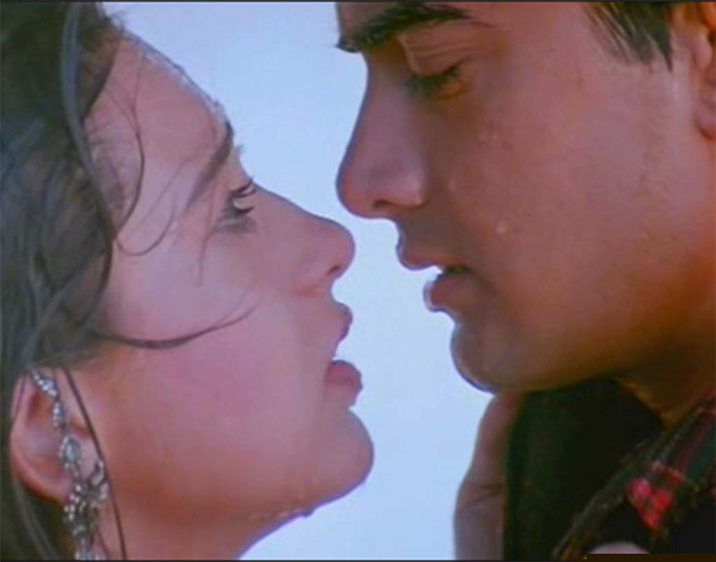 ১৯৯৬-এর সবচেয়ে বড় ব্লকবাস্টার ছিল ‘রাজা হিন্দুস্তানি’। আমির খান আর করিশ্মা কপূরের এই ফিল্মের গান আজও অনেকের মুখে মুখে ফেরে। ৪ কোটি ১০ লক্ষের কাছাকাছি টিকিট বিক্রি হয়েছিল এই ফিল্মের।