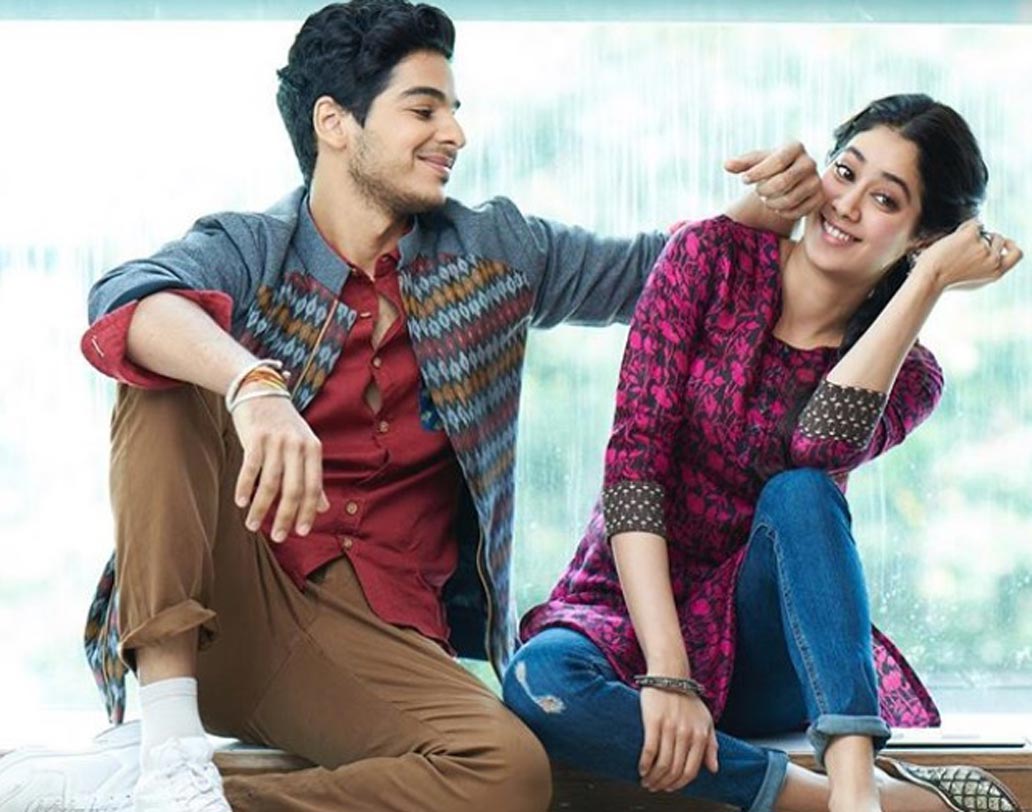 বলিউডের নতুন নায়িকা জাহ্নবী কপূর। শ্রীদেবীর বড় মেয়ে জাহ্নবীর প্রথম ছবির নাম ‘ধড়ক’। কর্ণ জোহরের ব্যানারেই বলিউড অভিষেক হচ্ছে তারকা-কন্যার।