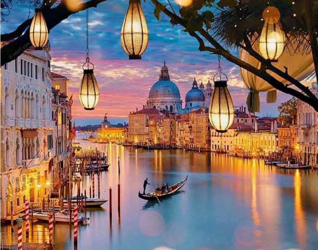 ভেনিস-ইতালি: ভাবতেই খারাপ লাগে, ৮০ বছর পর পৃথিবীর অন্যতম সেরা রোমান্সের এই শহরের আর কোনও অস্বিত্বই থাকবেই না। ভয়ঙ্কর বন্যায় সমুদ্রের নীচে মুখ লুকাতে পারে এই শহর। তেমনটাই দাবি বিজ্ঞানীদের।