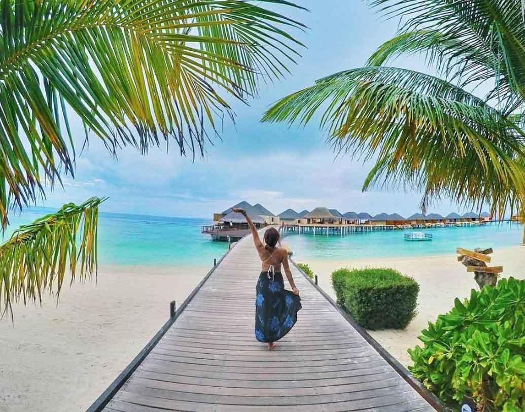 মলদ্বীপ-ভারত মহাসাগর: অন্যতম পছন্দের হনিমুন ডেস্টিনেশনগুলির মধ্যে অন্যতম এই মলদ্বীপ। আবহাওয়ার পরিবর্তন এবং বিশ্ব উষ্ণায়নের করাল গ্রাসে আগামী ১০০ বছরের মধ্যে হারিয়ে যেতে পারে মলদ্বীপও।