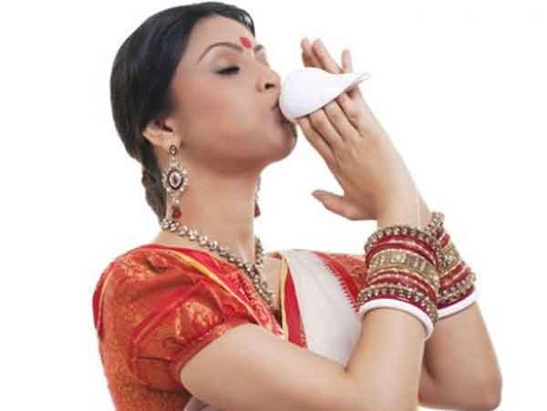 Conch playing festival at Digha