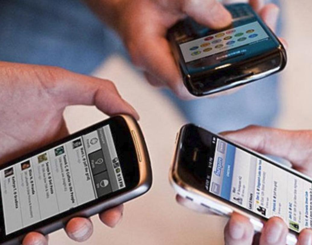 ফোনের বাক্সের গায়ে বা ফোনের ভেতরে লেখা থাকে এই নম্বর। তবে *#০৬# ডায়াল করেও আপনি জেনে নিতে পারেন আপনার ফোনের আইএমইআই নম্বর।