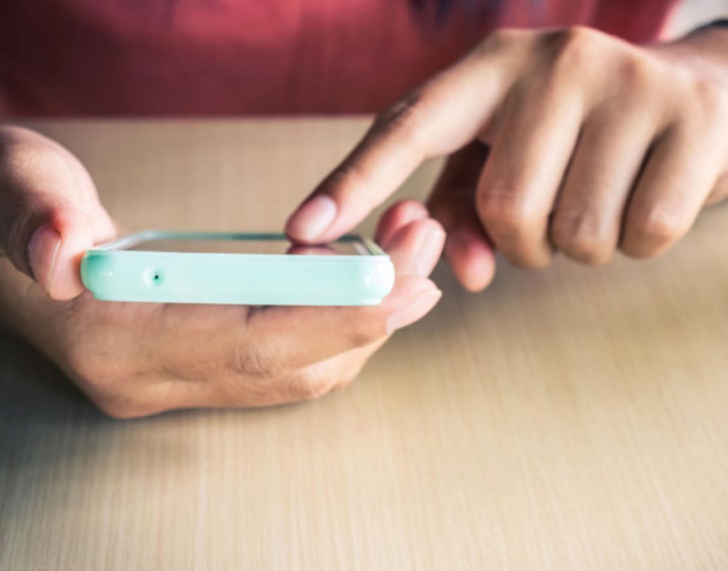 হারিয়ে যাওয়া বা চুরি হয়ে যাওয়া ফোন ব্লক করতে হলে আপনার নেটওয়ার্ক প্রোভাইডারের সঙ্গে যোগাযোগ করে আপনার মোবাইল নম্বর আর আইএমইআই নম্বর জানিয়ে সেটিকে ব্লক করতে অনুরোধ পাঠালেই ব্লক হয়ে যাবে আপনার মোবাইল ফোনটি।