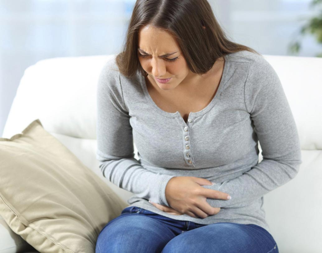 ঋতুস্রাবের ব্যথা: ঋতুস্রাবের সময় কি অসহ্য যন্ত্রণা হয় আপনার? পিরিয়ডের ব্যথা সম্পূর্ণ উপশমের কোনও উপায় নেই। তবে কিছু জিনিস মেনে চললে ব্যথা অনেক বশে থাকবে। পিরিয়ড চলাকালীন পেঁপে বীজের সঙ্গে মধু মিশিয়ে খান। ব্যথা অনেক কম হবে।