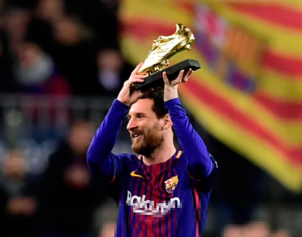 সর্বোচ্চ আয়ের ক্রীড়াবিদের তালিকার লিওনেল মেসি আছেন তৃতীয় স্থানে। মেসির বার্ষিক আয় ৫১২ কোটি ২৩ লক্ষ টাকা(৮০ মিলিয়ন মার্কিন ডলার)।