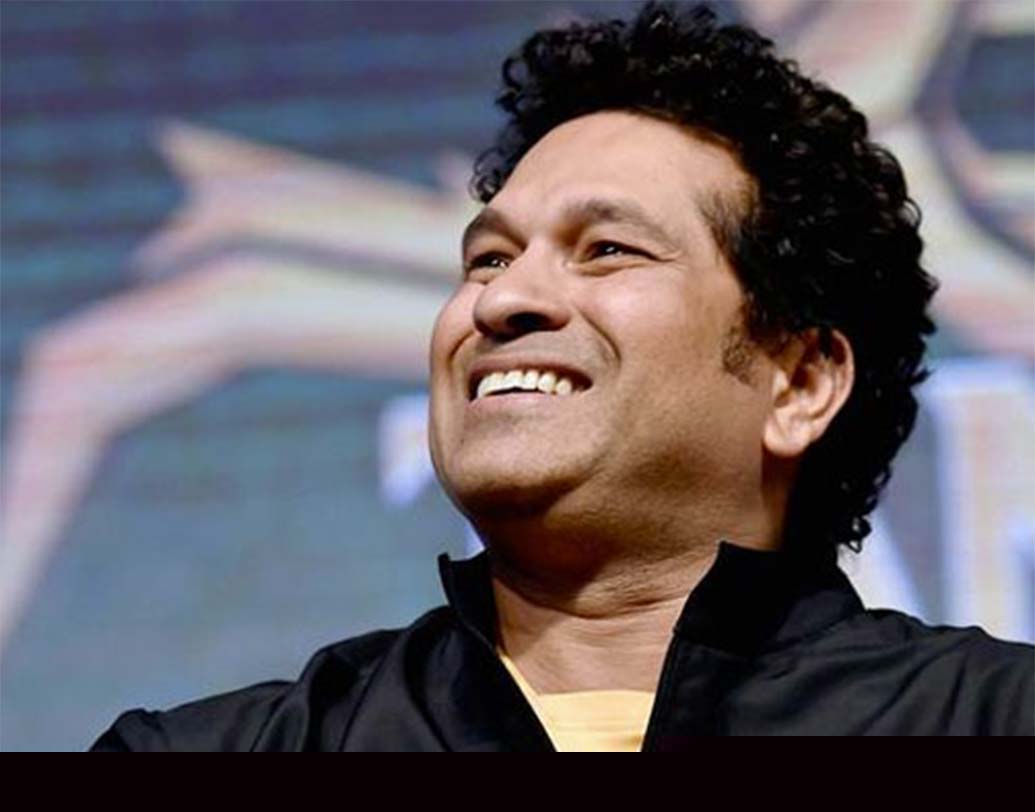 ২০১৩-এর পর টেস্ট ম্যাচে আর দেখা যায়নি সচিন তেন্ডুলকরকে। তবে ক্রিকেট ছাড়লেও নানা প্রোডাক্টের প্রচারে দেখা গিয়েছে তাঁকে। ৮২ কোটি ৫০ লাখ টাকা আয় করেপাঁচ নম্বরে রয়েছেন মাস্টার ব্লাস্টার।