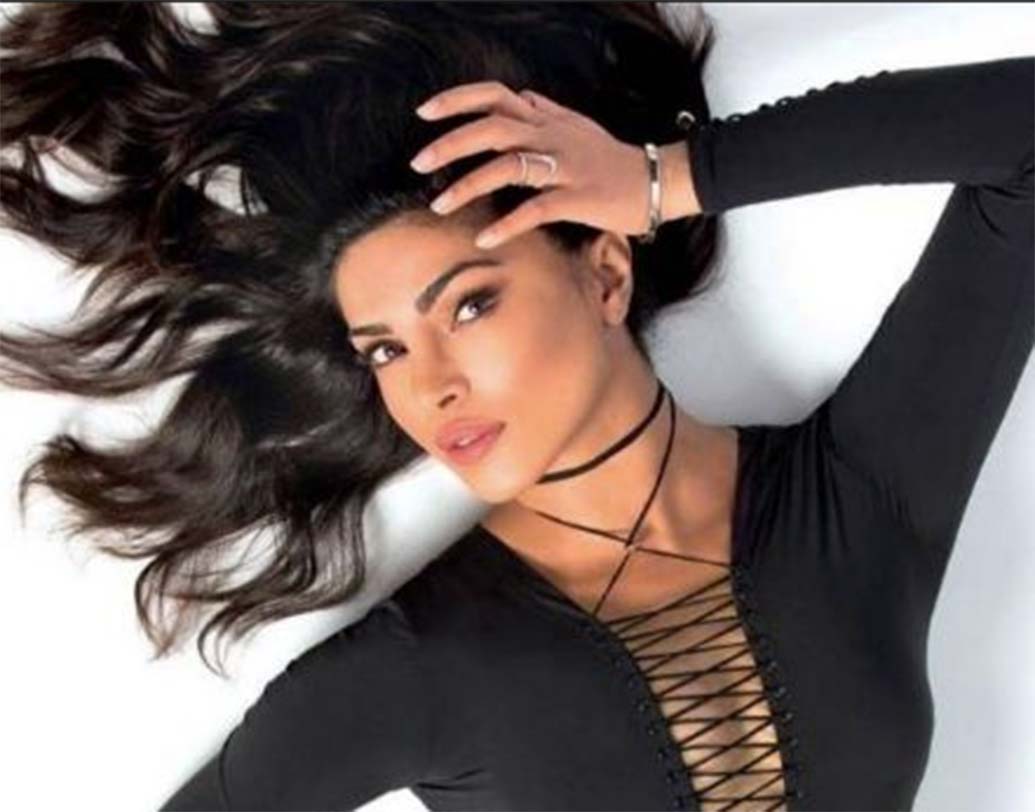 ফোর্বসের তালিকায় প্রথম দশে একমাত্র মহিলা হিসেবে রয়েছেন প্রিয়ঙ্কা চোপড়া। ৩৫ বছরের প্রিয়ঙ্কার আয় ৬৮ কোটি টাকা।