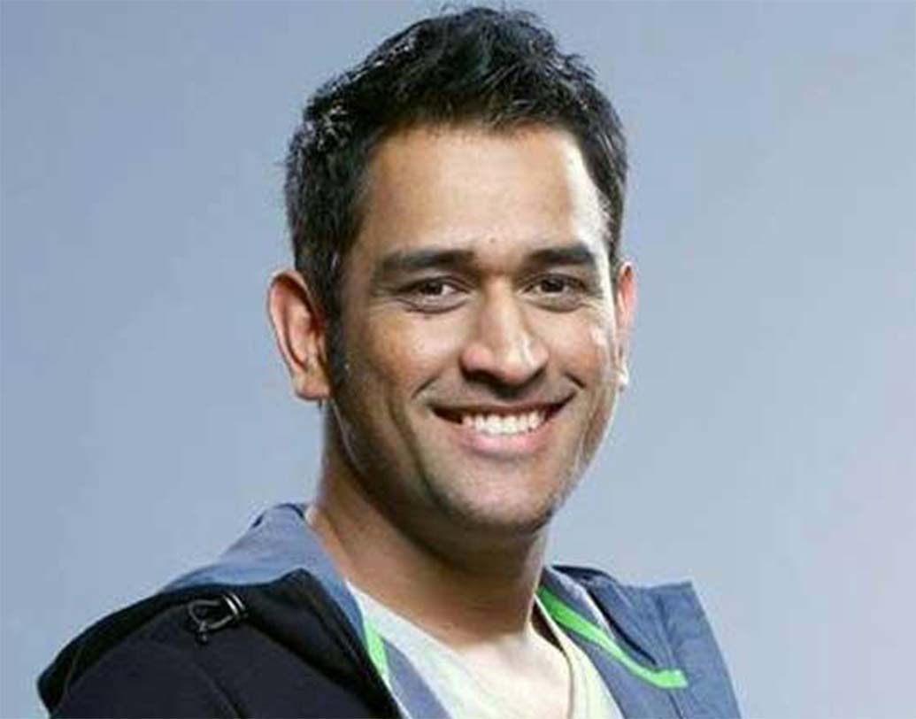 টেস্ট থেকে অবসরের পরে সীমিত ওভারের ক্রিকেটে কামাল দেখিয়েই চলেছেন এম এস ধোনি। ৬৩ কোটি ৭৭ লাখ টাকা আয় করে তালিকায় আট নম্বরে রয়েছেন ৩৬ বছরের মাহি।