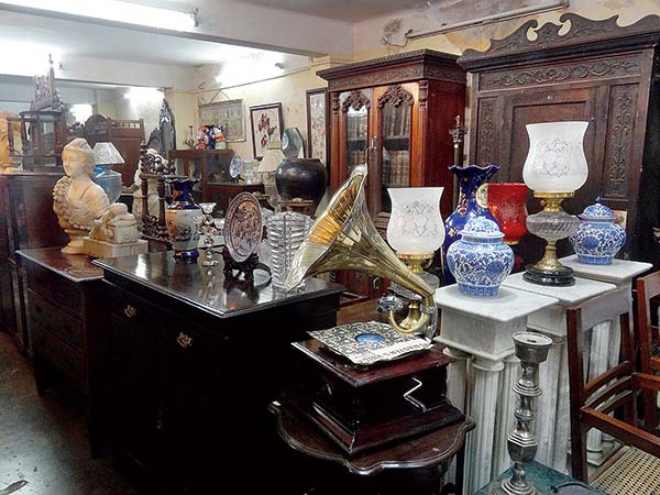 Russell Exchange is still catering to the enthusiasts through auction