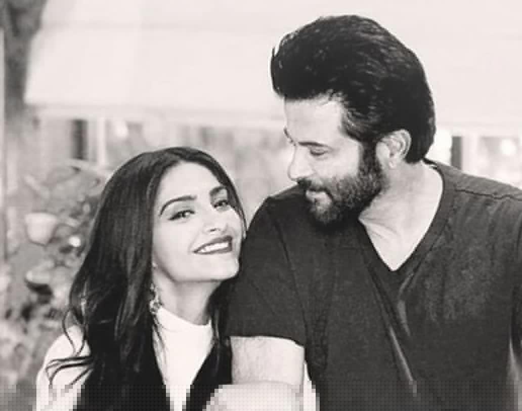 তৃতীয় এই ছবি শেয়ার করে সোনমের মন্তব্য, ‘আমি তোমার মতো এক জন বাবা পেয়ে ধন্য…।’