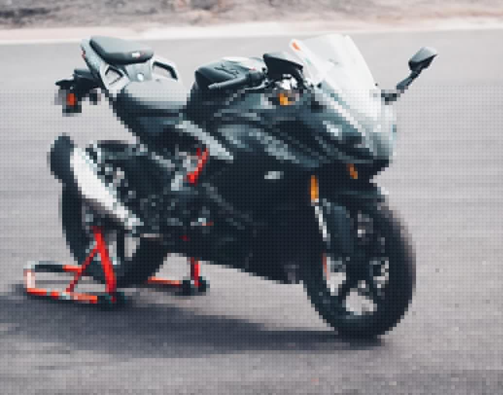 টিভিএস অ্যাপাচে আরআর ৩১০: ৩১২ সিসি-র এই বাইকটি ইতিমধ্যে পছন্দের তালিকায় স্থান করে নিয়েছে অসংখ্য বাইক-প্রেমীর। বাইকটির সর্বোচ্চ গতি ঘণ্টায় প্রায় ১৬০ কিলোমিটার। ৬ গিয়ার বিশিষ্ট এই বাইকটির দাম প্রায় ২ লক্ষ ১৫ হাজার টাকা।