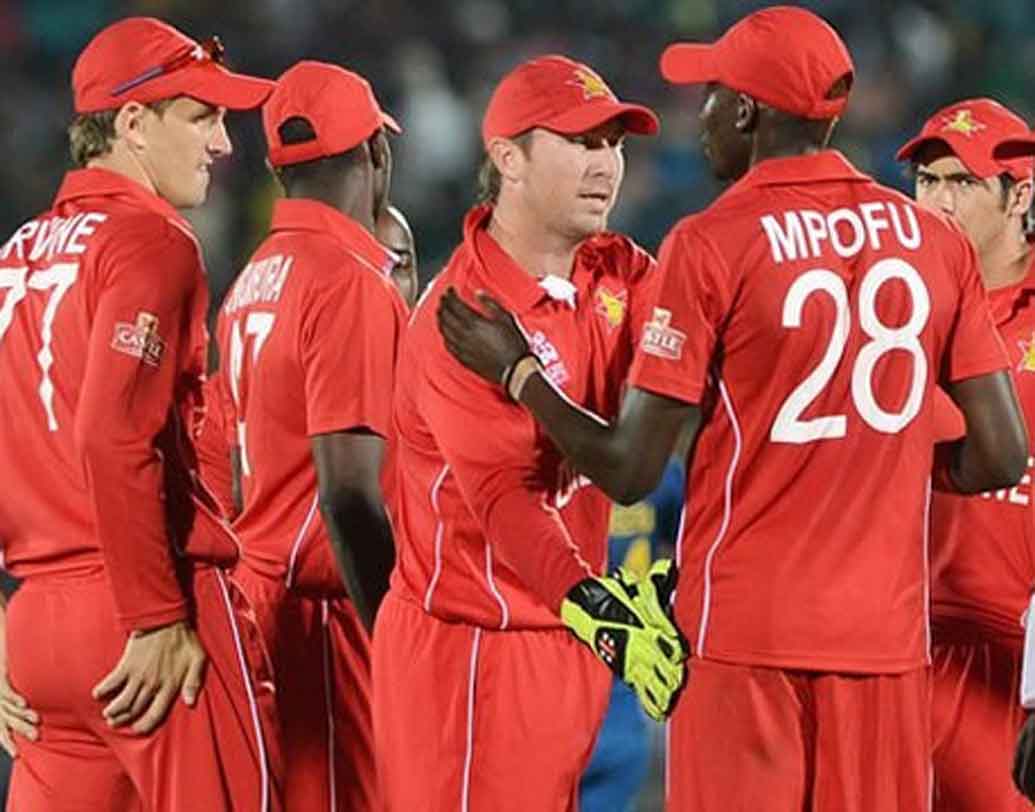টানা ম্যাচ হারার রেকর্ডটি রয়েছে জিম্বাবোয়ের দখলে। ২০১০ থেকে ২০১৩ সালের মধ্যে টানা ১৬টি ম্যাচ হেরে এই লজ্জার রেকর্ড করে জিম্বাবোয়ে।