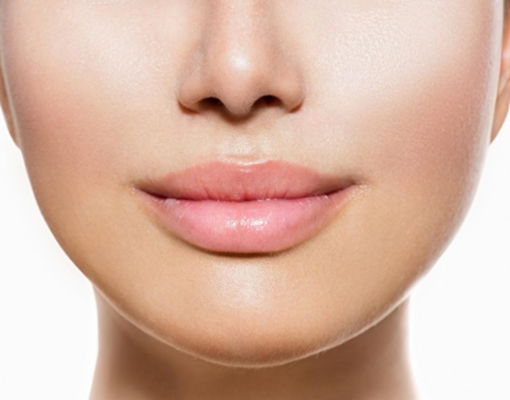 মেকআউট লিপস: লাইট পিঙ্ক যদি আপনার প্রিয় হয় তা হলে মেকআউট লিপস লুক আনতে পারেন। ইষত্ পাউট করে লাগিয়ে নিন লাইট পিঙ্ক টোন। ইনোসেন্ট, সিরিন লুক চাইলে এটাই হবে আপনার সেরা পছন্দ।