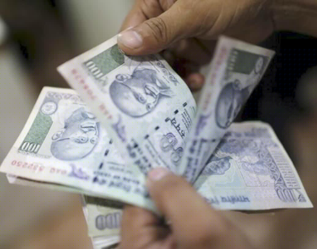 সেভিংস অ্যাকাউন্ট-এ সুদের হার ছিল ৪ শতাংশ যা অপরিবর্তিতই থাকছে।