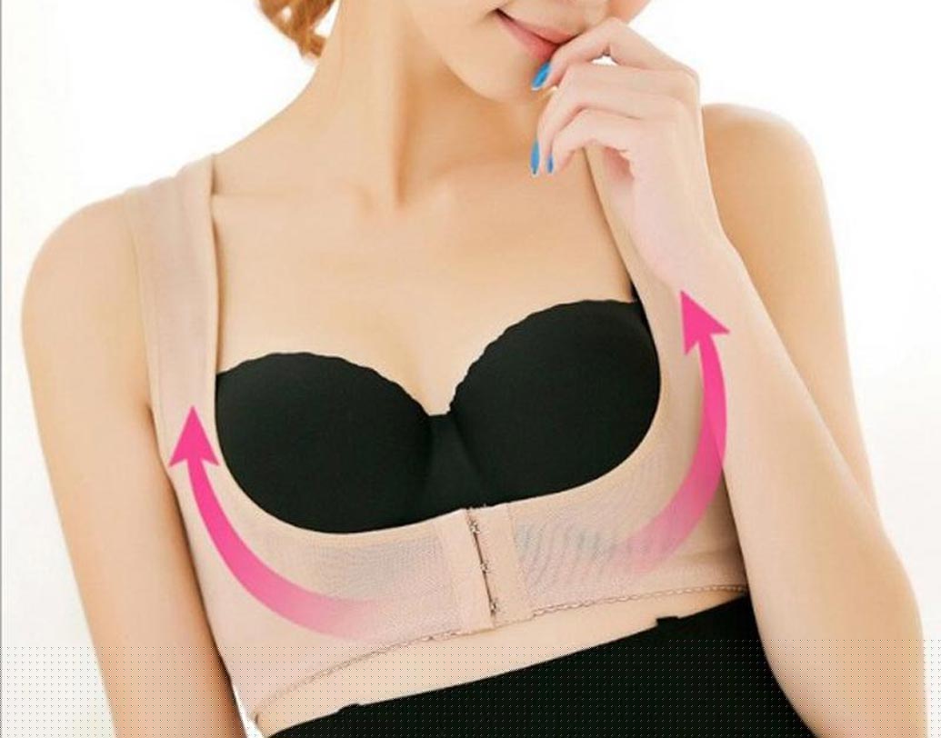 বলিউড বা হলিউডের অভিনেত্রীরা সেক্সি ক্লিভেজ তৈরি করতে পোশাকের নীচে বুব টেপিং করে থাকেন। এই পদ্ধতি আপনিও ব্যবহার করতে পারেন। অনেক পোশাক ঠিক মতো ফিট করে না। স্তনের পাশ দিয়ে টেপিং করলে ফিটিং ভাল হয়। দেখতে অনেক স্মার্ট লাগে।