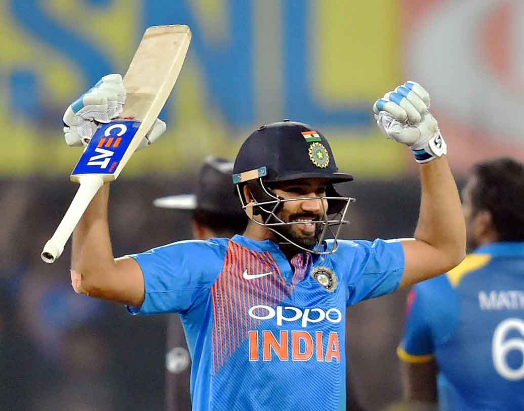 রোহিত শর্মা: বছরের একমাত্র দ্বিশতরানটি এসেছে রোহিতের ব্যাট থেকে। এ মাসের ১৩ তারিখ মোহালিতে শ্রীলঙ্কার বিরুদ্ধে ১৫৩ বলে করা তাঁর অপরাজিত ২০৮ রানের ইনিংসটি অবশ্যই বছরের সেরা।