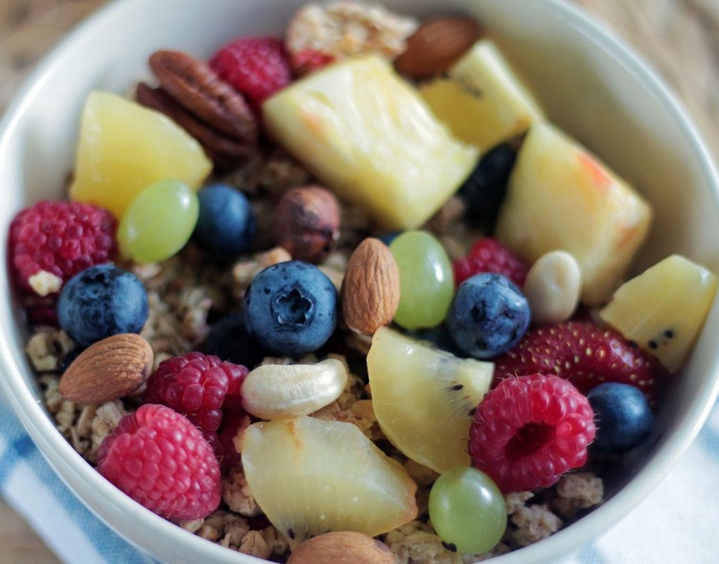 মদ্যপানের পরদিন সকালে অনেকেই কোষ্ঠকাঠিন্যের সমস্যায় ভোগেন। এই সমস্যা কাটাতে পার্টির দিন সকাল থেকে ফল খেতে থাকুন। ফলে থাকা ফাইবার কোষ্ঠকাঠিন্য হতে দেবে না।