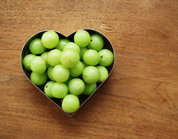 নিয়মিত আমলকির রস খেলে কোলেস্টরল নিয়ন্ত্রণে থাকে। তা ছাড়া, এর মধ্যে রয়েছে অ্যামিনো অ্যাসিড এবং অ্যান্টিঅক্সিডেন্ট যা হৃৎপিণ্ডের কর্মক্ষমতা বাড়ায়।